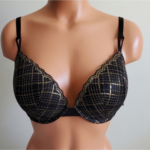 Victoria's Secret Other - Victoria's Secret Push-up Bra Size 36D♥️